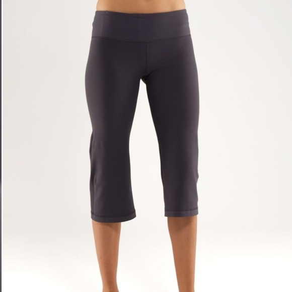 Lululemon Groove Crop Reversible Pants in Coal / Royalty / Royalty Space Dye - Picture 6 of 16